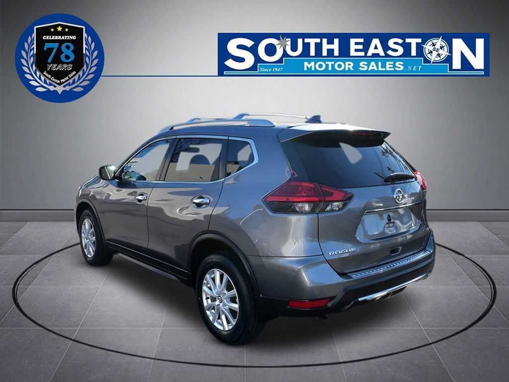 2017 Nissan Rogue SV photo 6