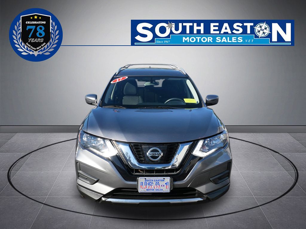 2017 Nissan Rogue SV photo 4