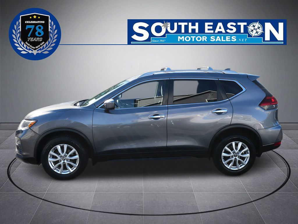 2017 Nissan Rogue SV photo 8