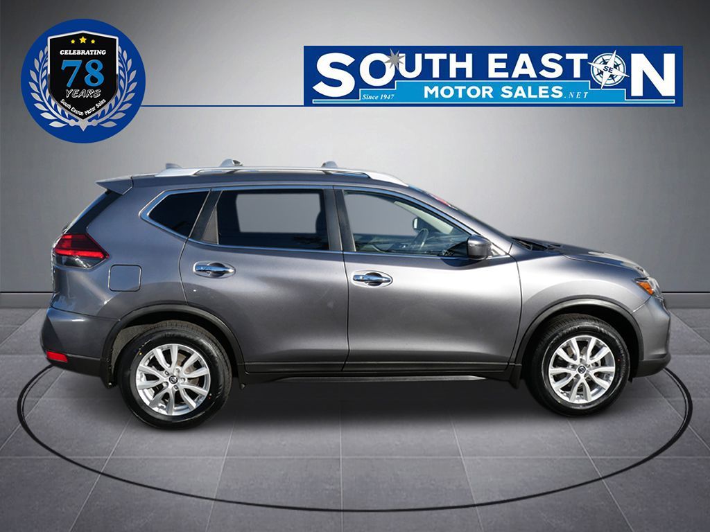 2017 Nissan Rogue SV photo 9