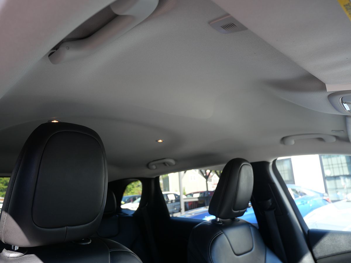 2019 Jeep Cherokee Latitude photo 19