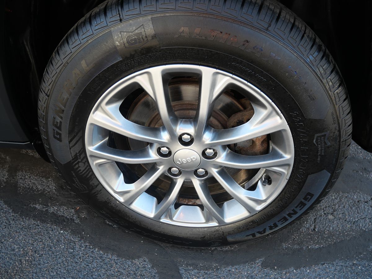 2019 Jeep Cherokee Latitude photo 2