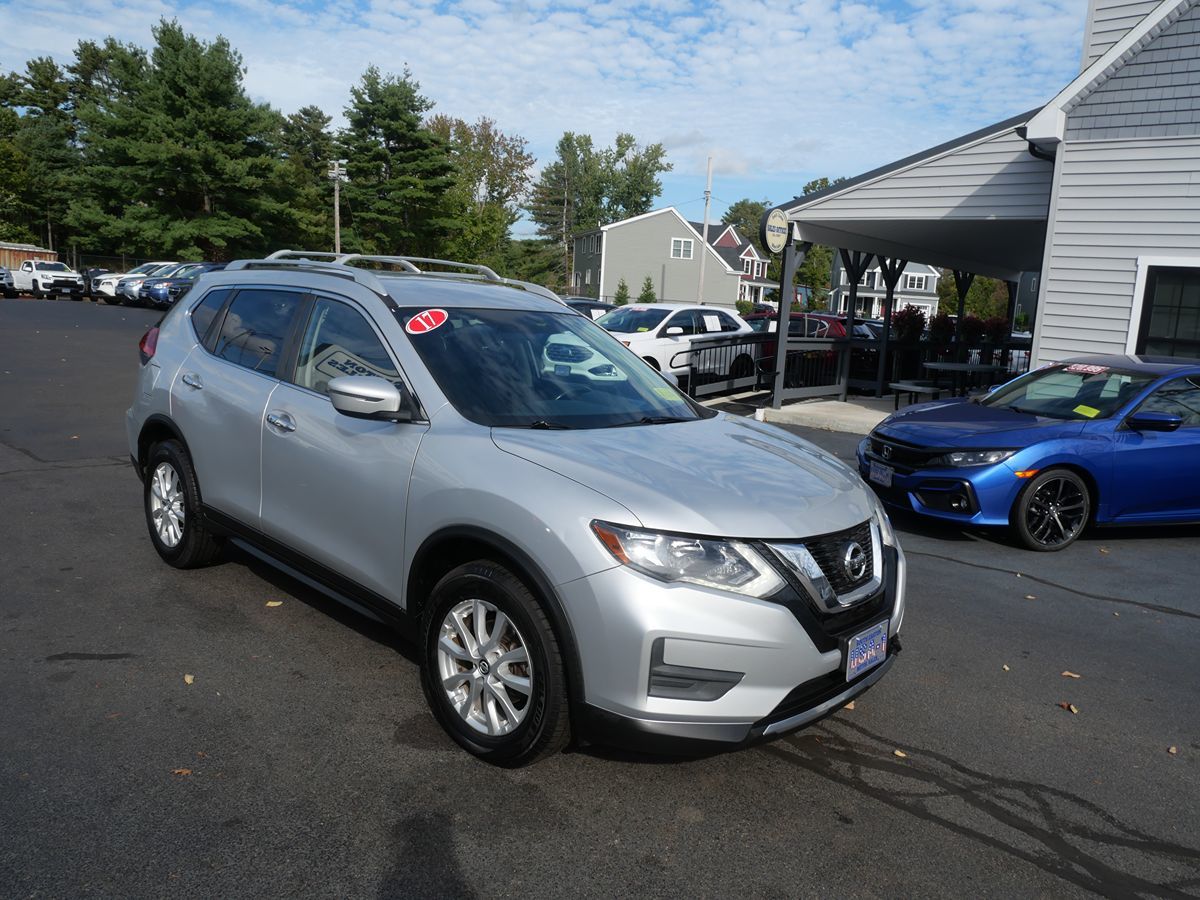 2017 Nissan Rogue SV photo 3