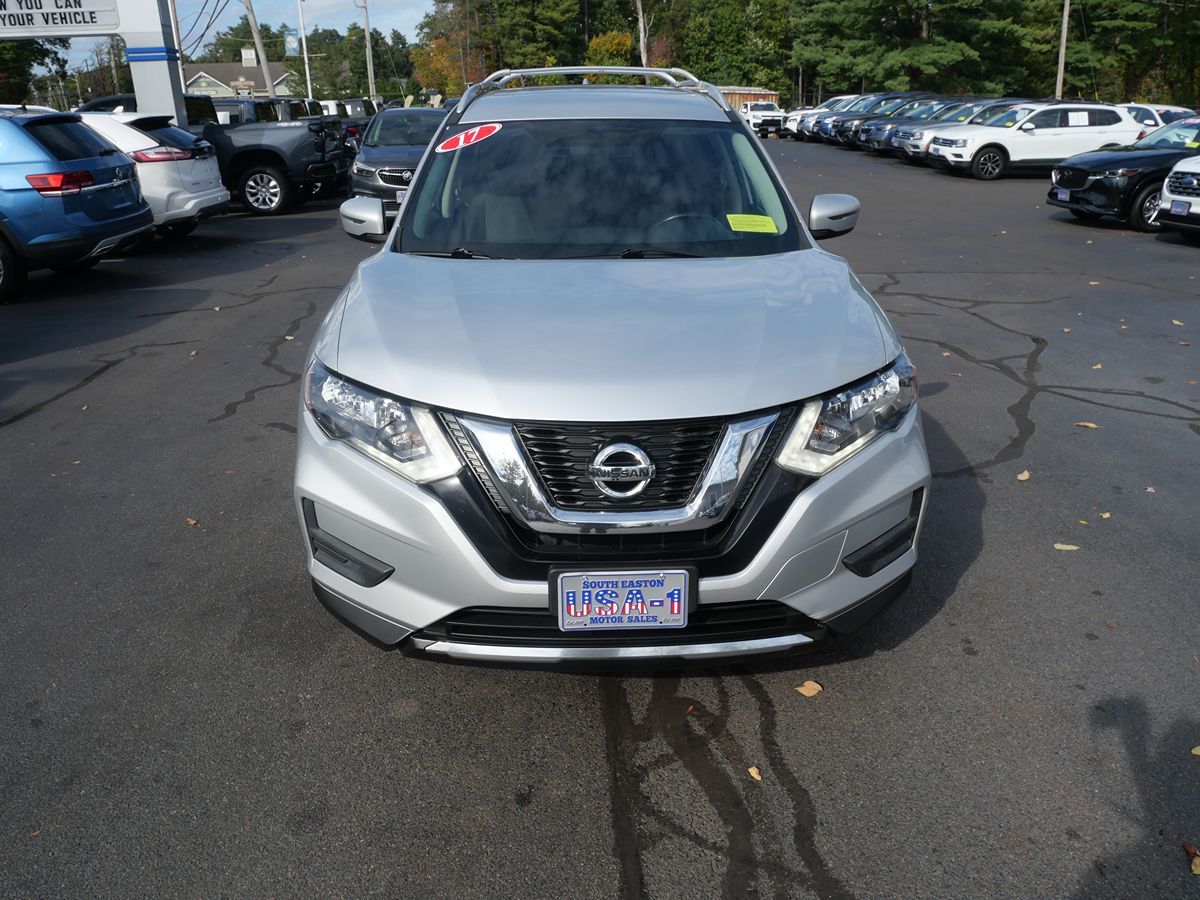 2017 Nissan Rogue SV photo 4