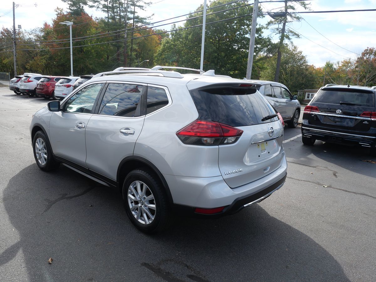 2017 Nissan Rogue SV photo 6