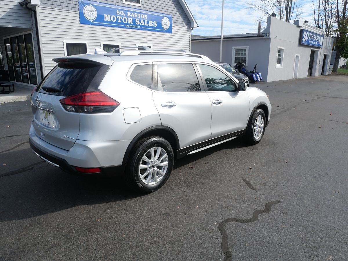 2017 Nissan Rogue SV photo 8