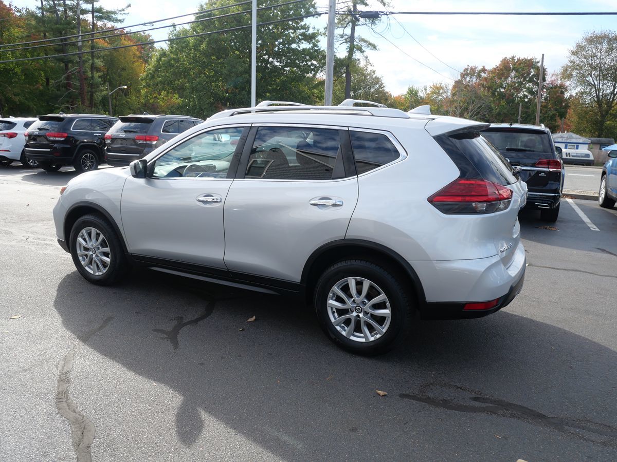 2017 Nissan Rogue SV photo 9