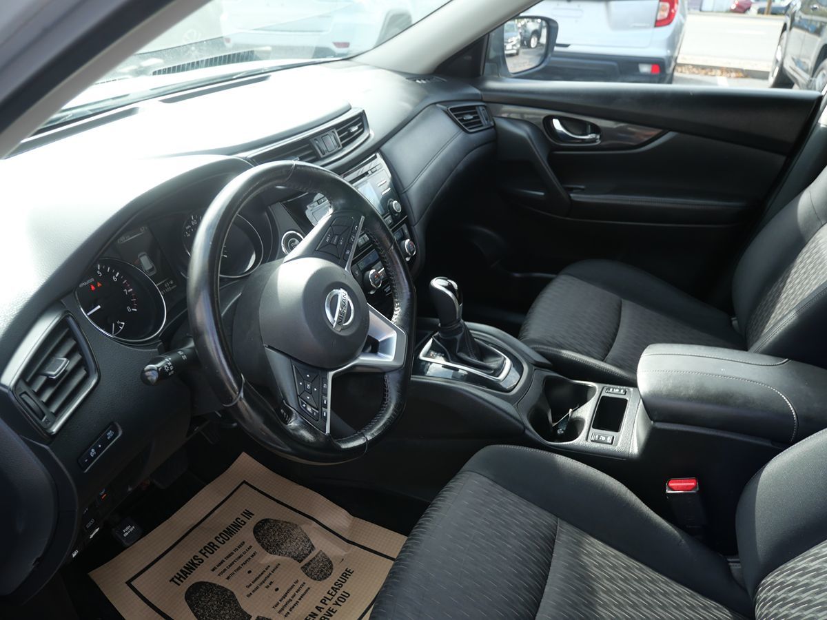 2017 Nissan Rogue SV photo 13