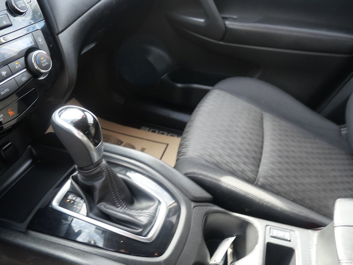 2017 Nissan Rogue SV photo 15