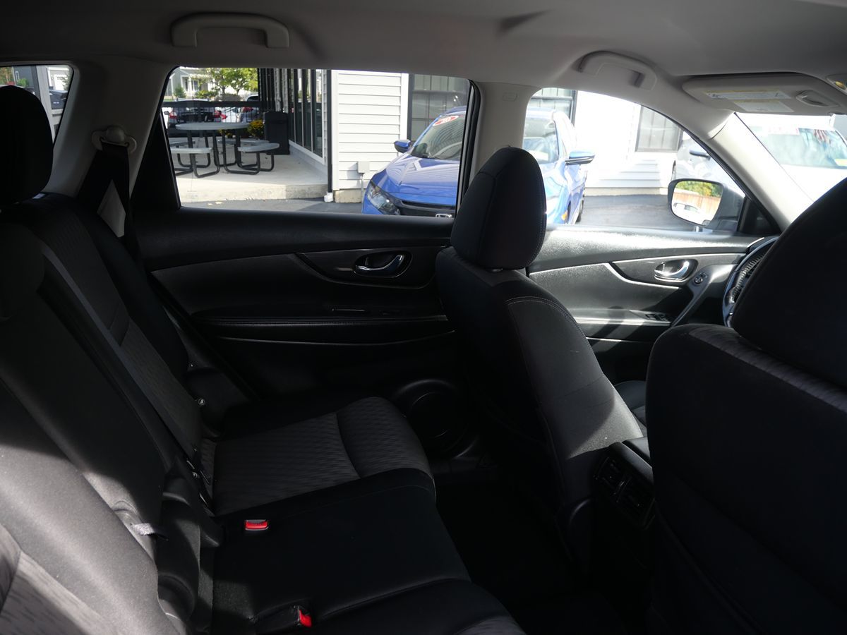 2017 Nissan Rogue SV photo 20