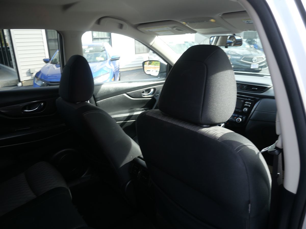 2017 Nissan Rogue SV photo 21