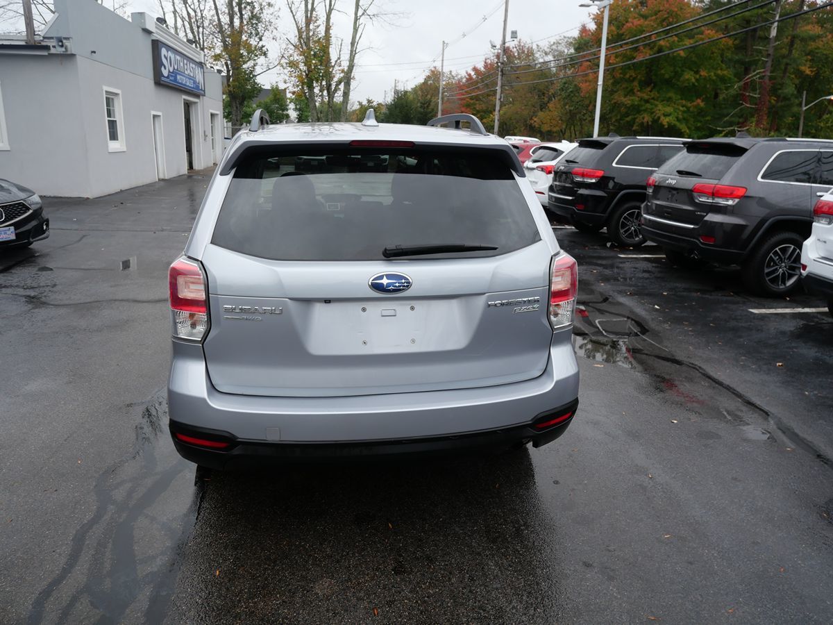 2017 Subaru Forester Premium photo 4