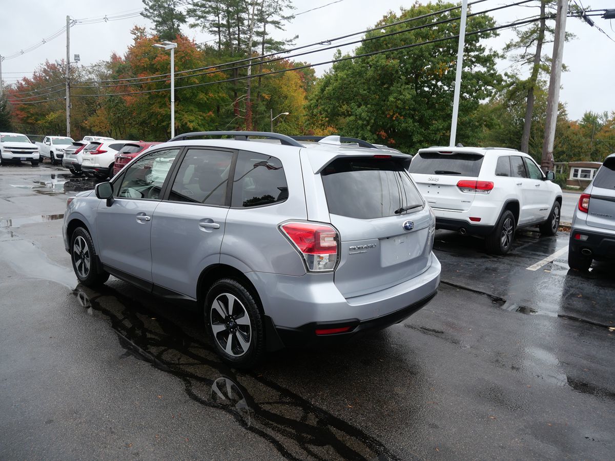2017 Subaru Forester Premium photo 5
