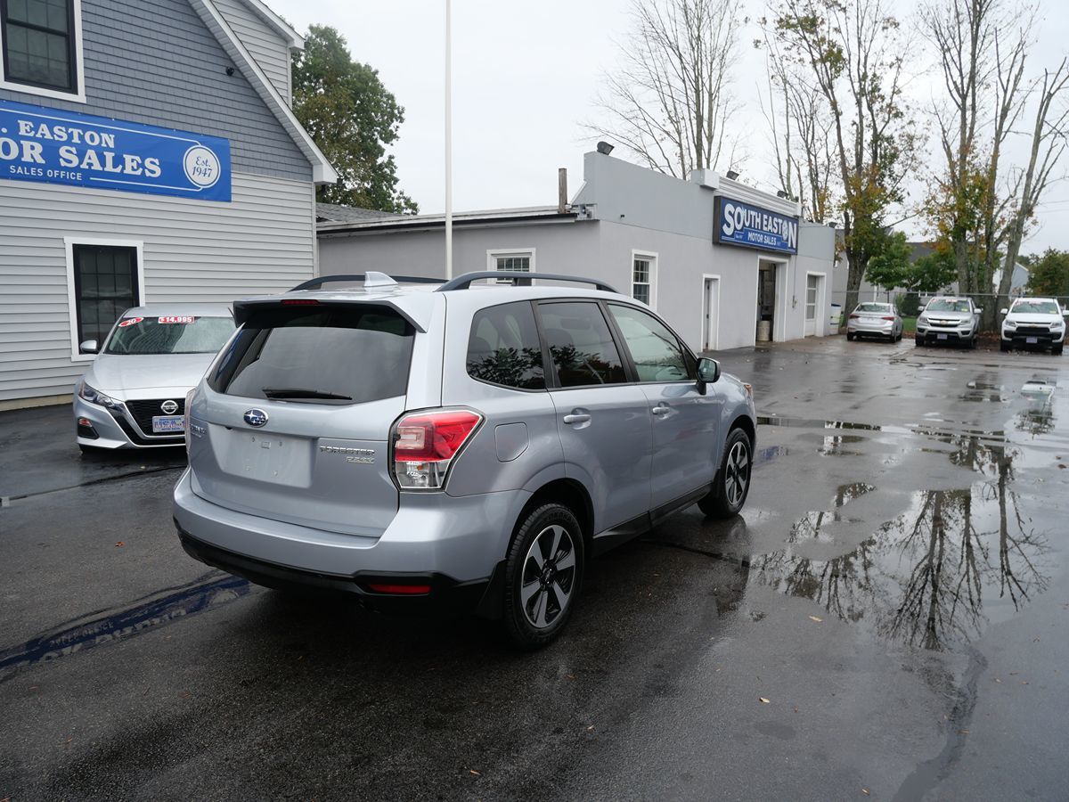 2017 Subaru Forester Premium photo 6