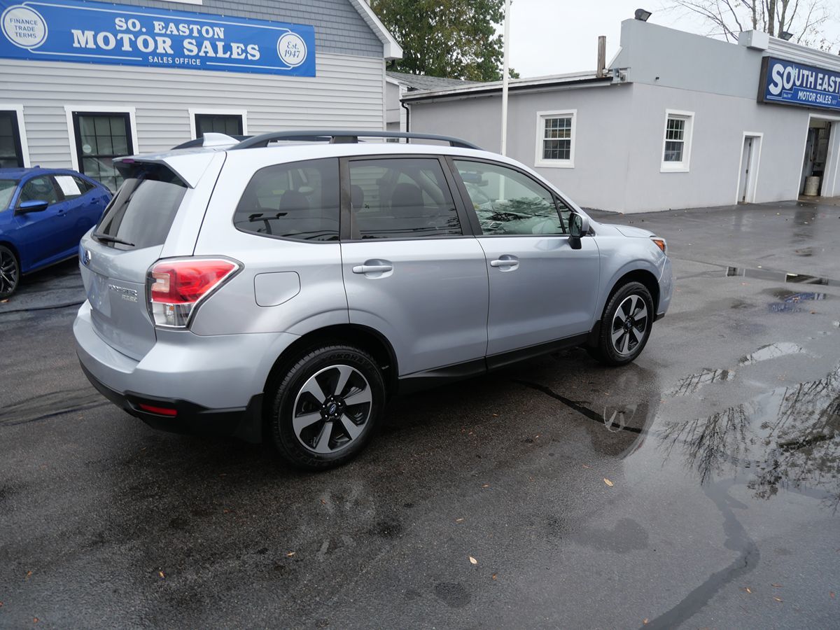 2017 Subaru Forester Premium photo 7