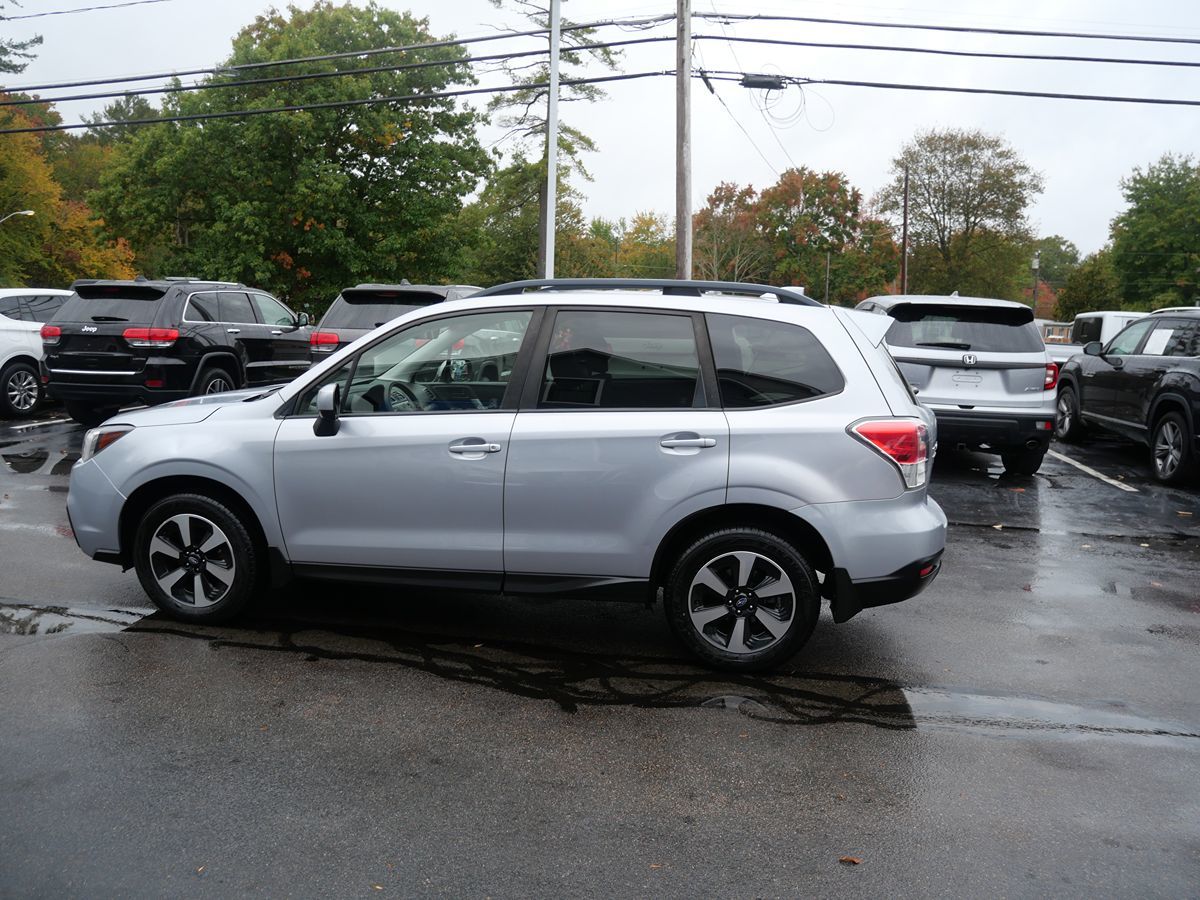 2017 Subaru Forester Premium photo 8