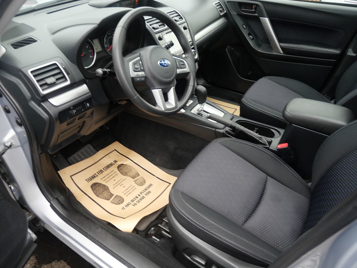 2017 Subaru Forester Premium photo 9