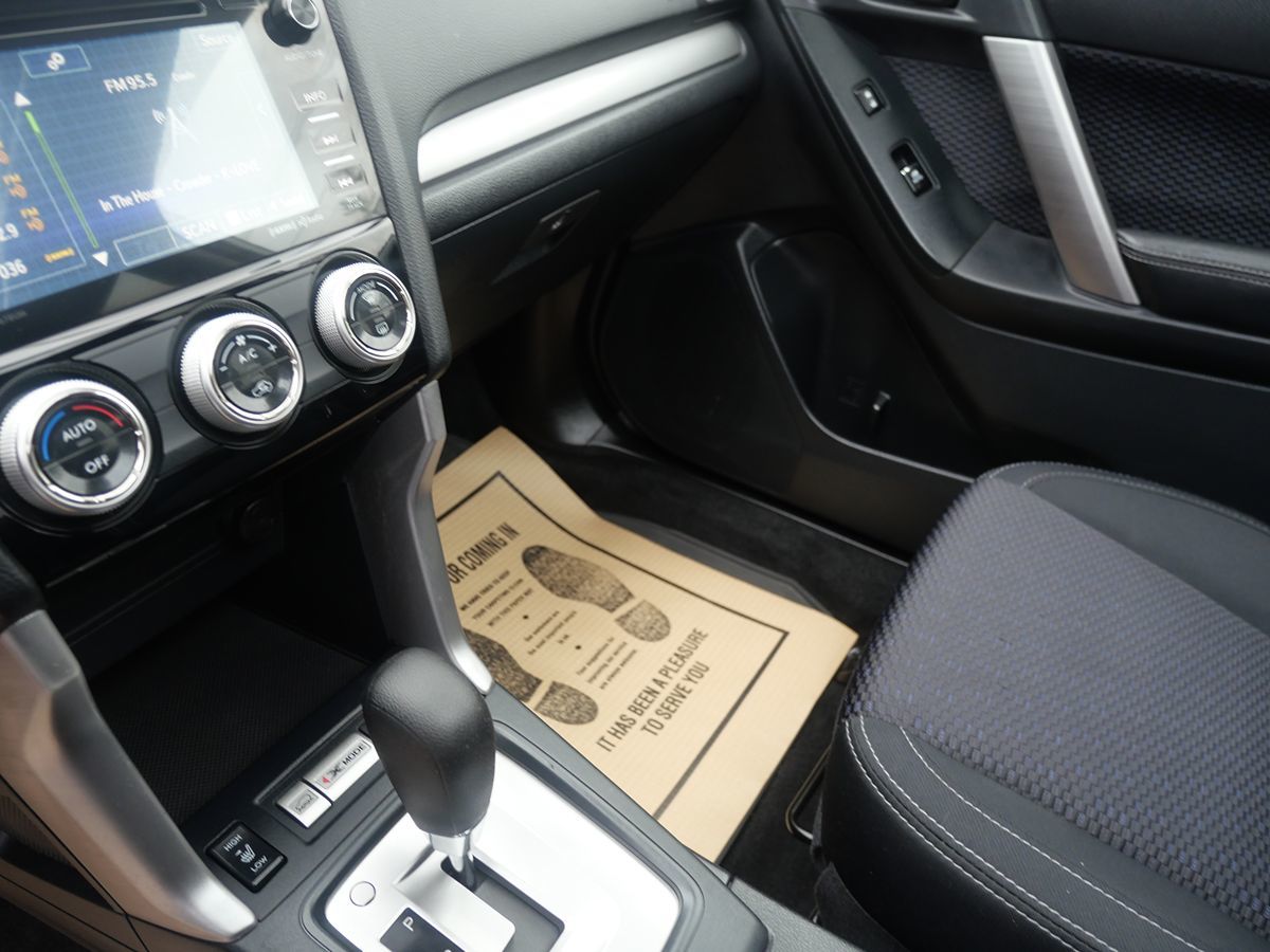 2017 Subaru Forester Premium photo 12