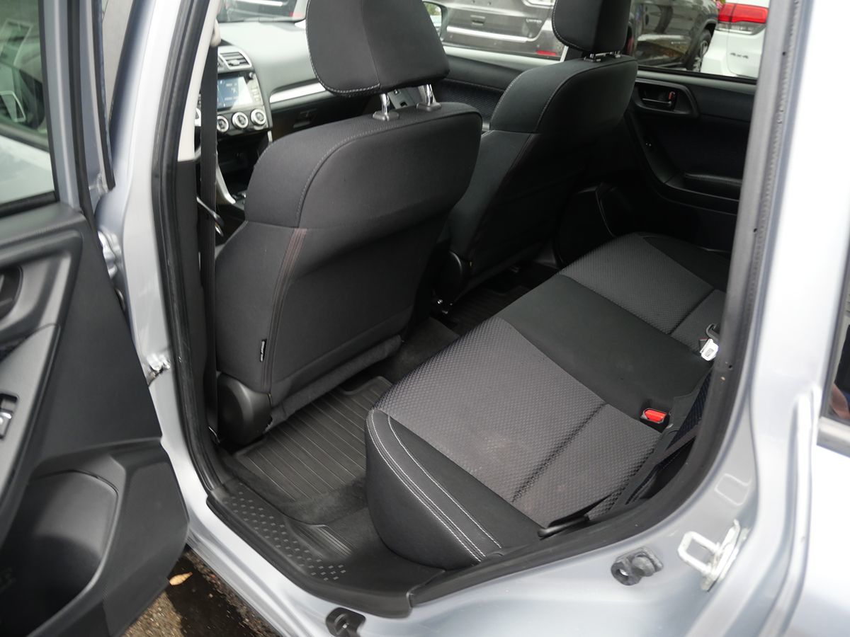 2017 Subaru Forester Premium photo 13
