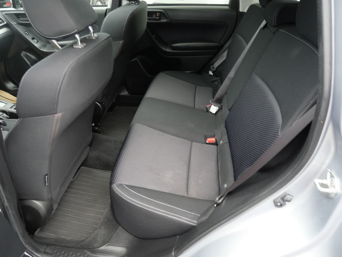 2017 Subaru Forester Premium photo 14