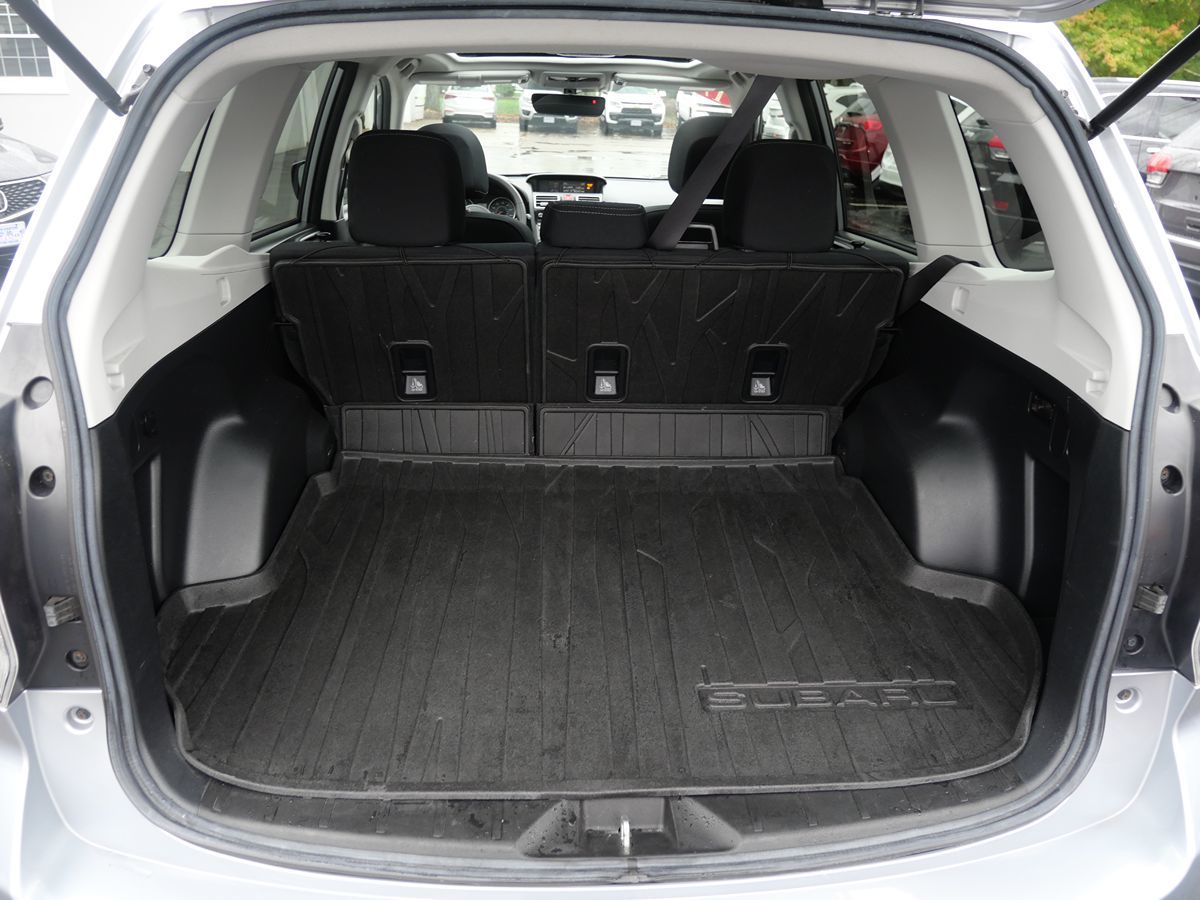 2017 Subaru Forester Premium photo 16