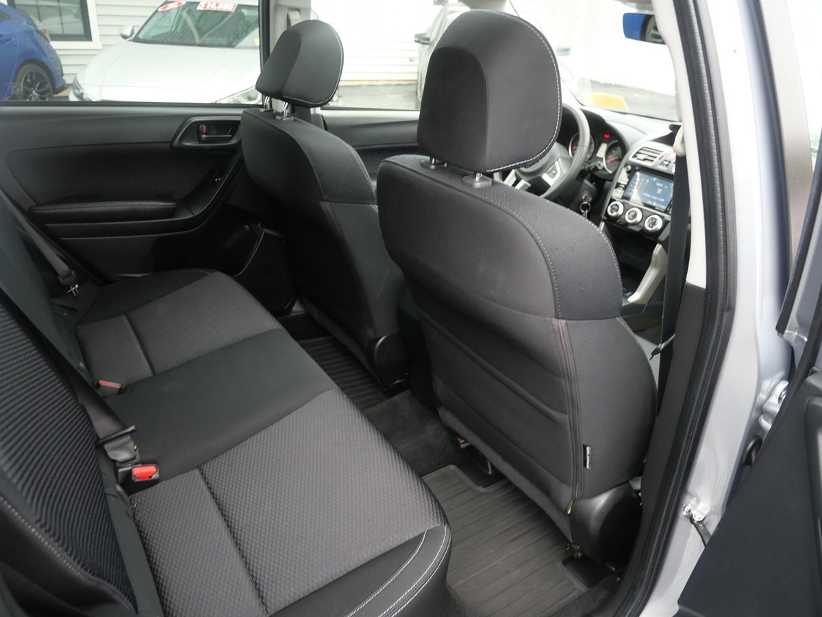 2017 Subaru Forester Premium photo 17