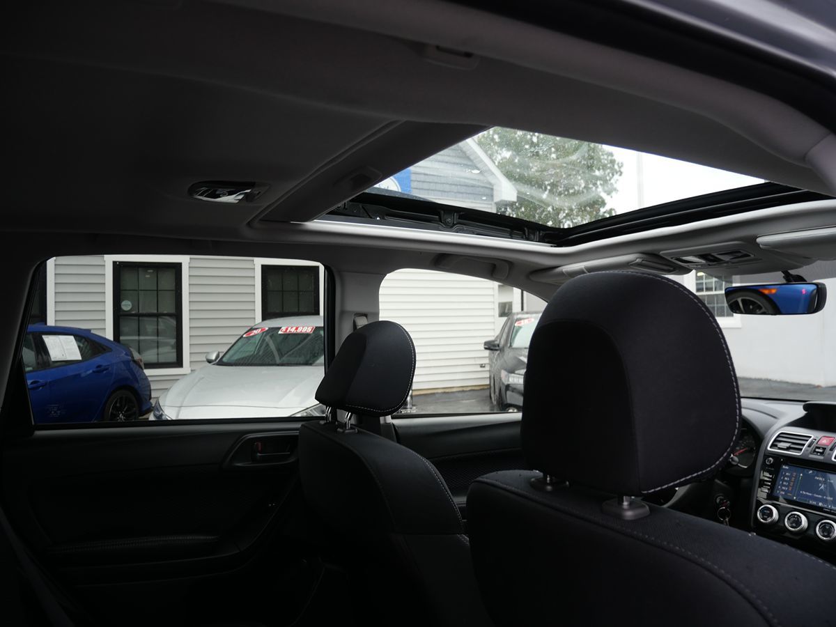 2017 Subaru Forester Premium photo 19