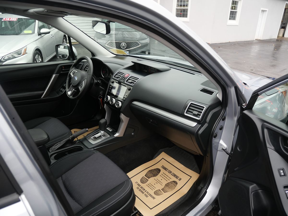 2017 Subaru Forester Premium photo 20