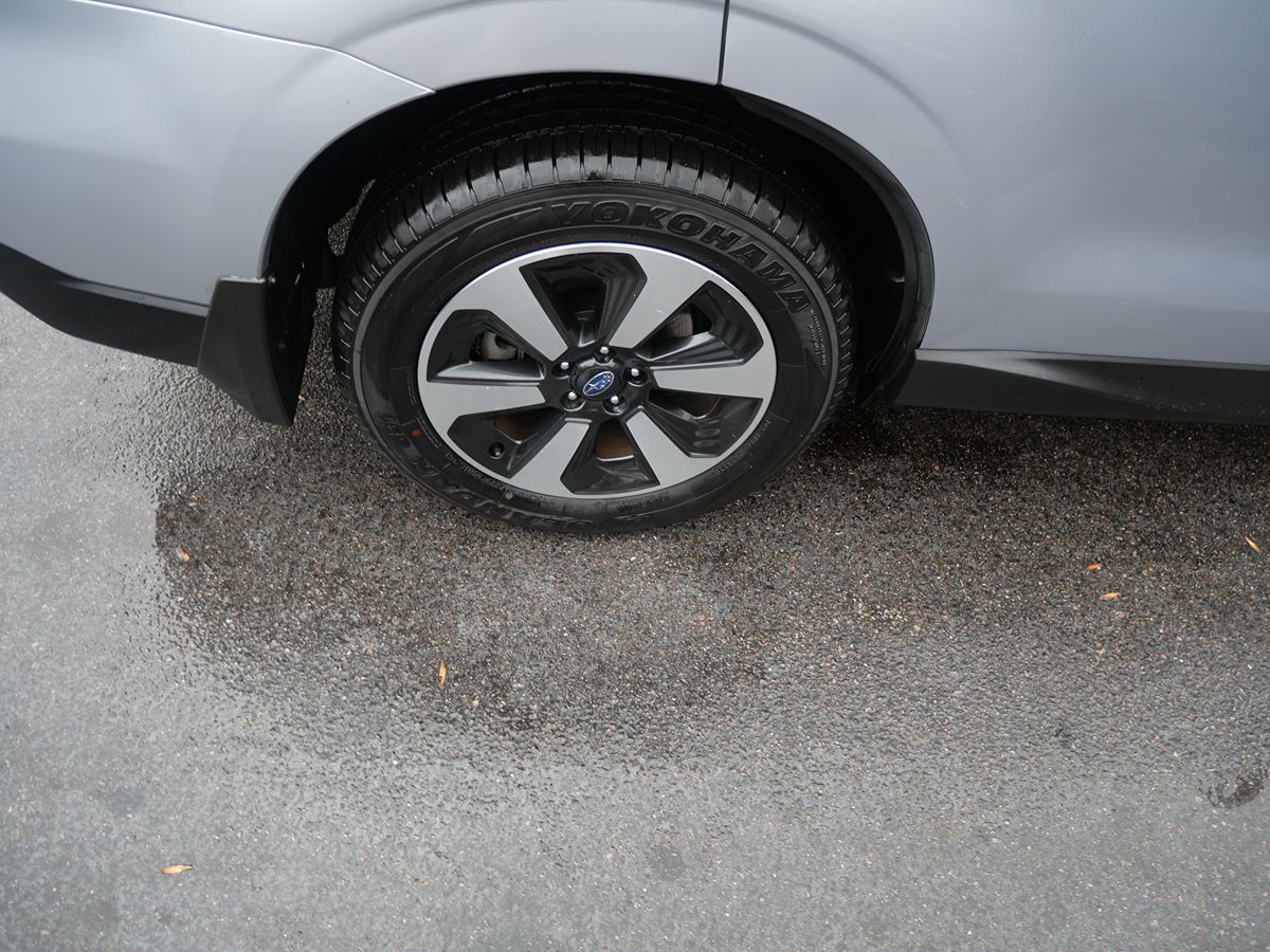 2017 Subaru Forester Premium photo 25