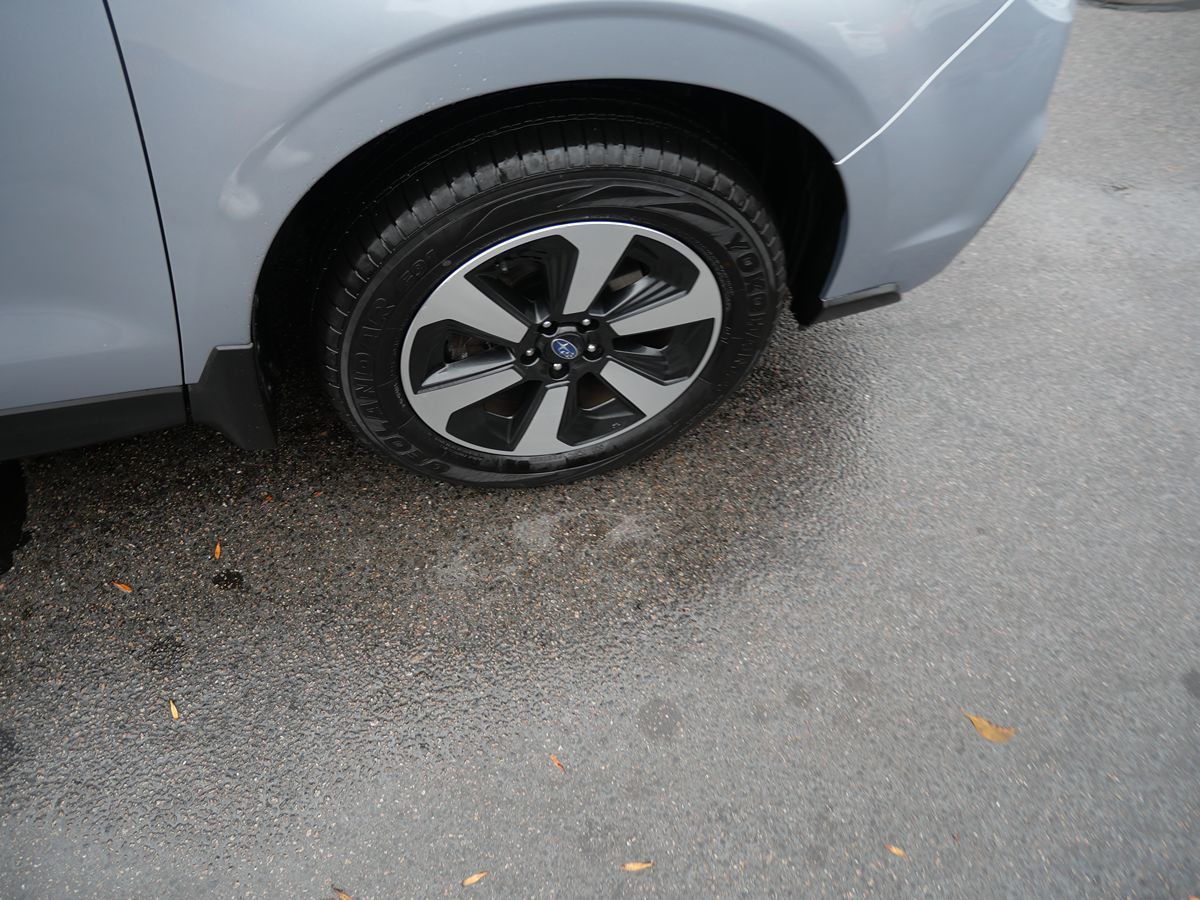 2017 Subaru Forester Premium photo 26