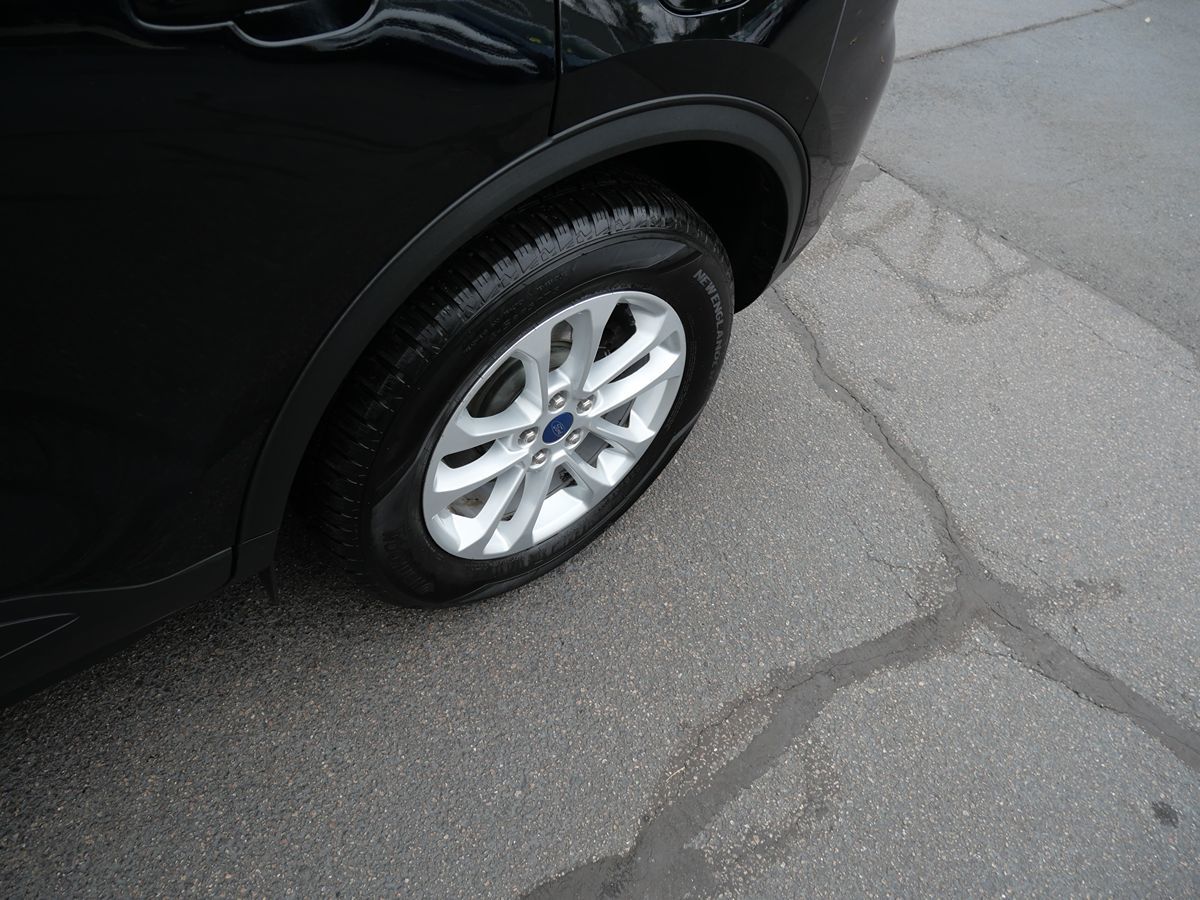 2022 Ford Escape SE photo 2