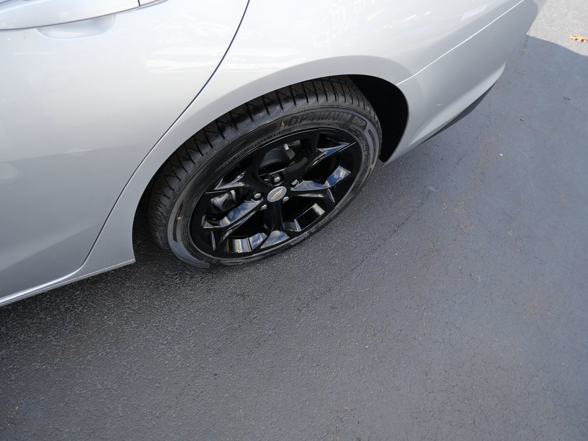 2022 Chevrolet Malibu 1LT photo 2