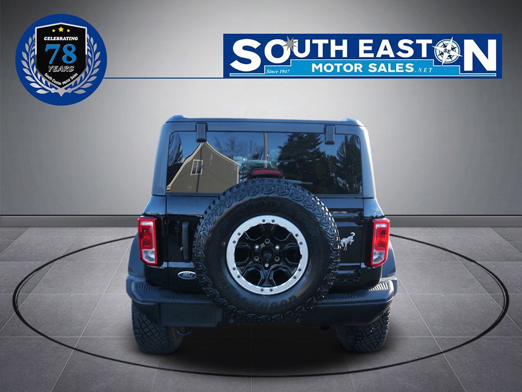 2022 Ford Bronco Black Diamond photo 2