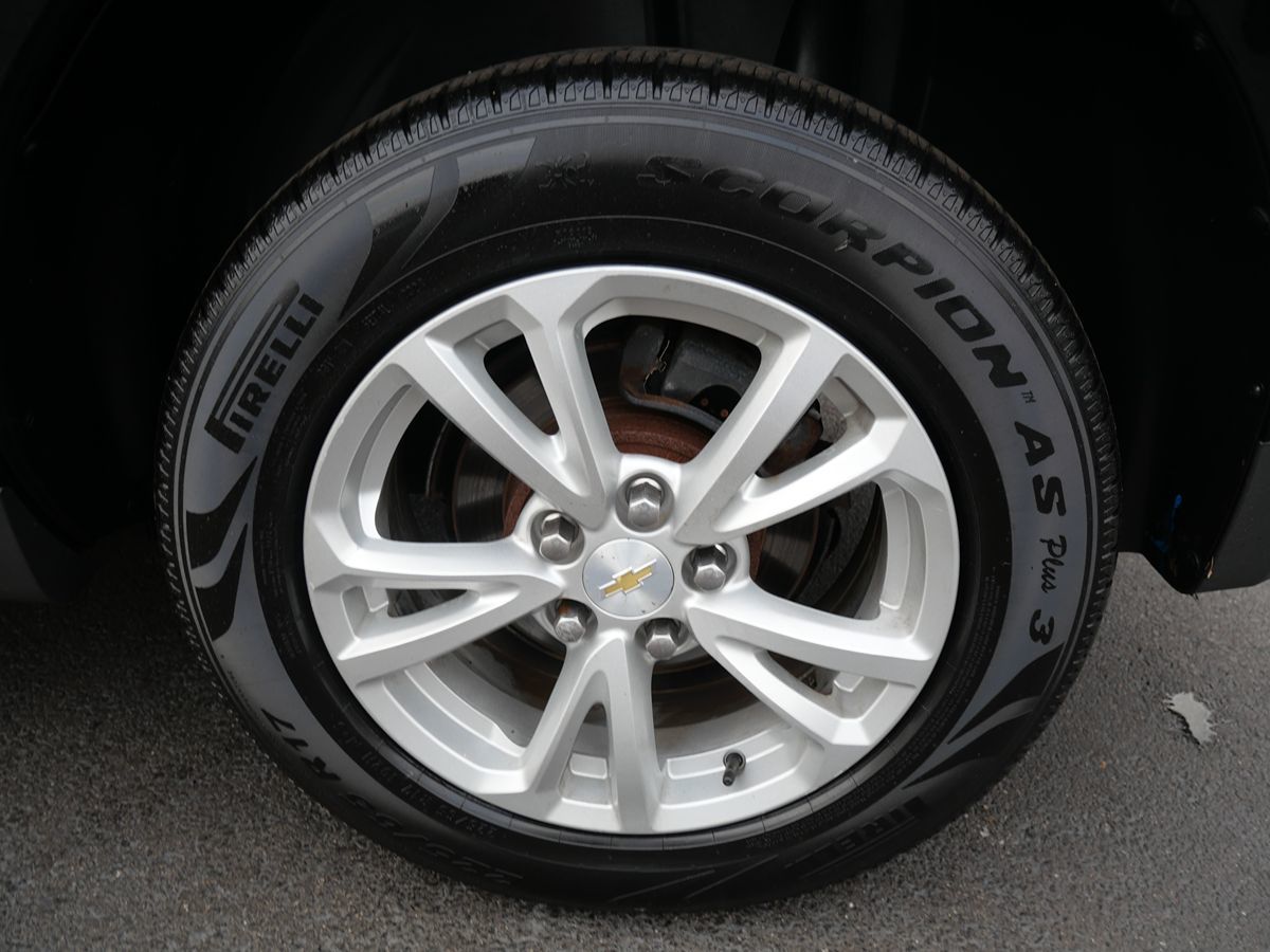 2017 Chevrolet Equinox LS photo 2