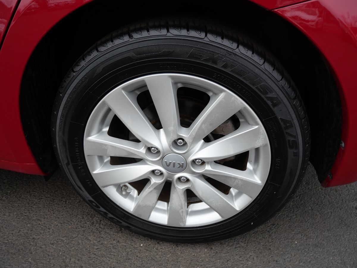 2016 Kia Forte LX photo 2