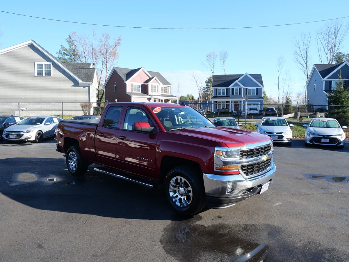 2018 Chevrolet Silverado 1500 LT photo 2