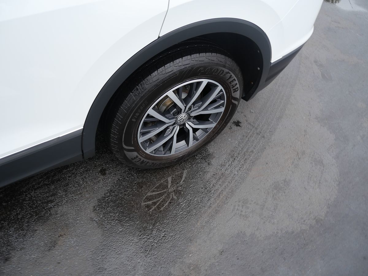 2020 Volkswagen Tiguan SE photo 2