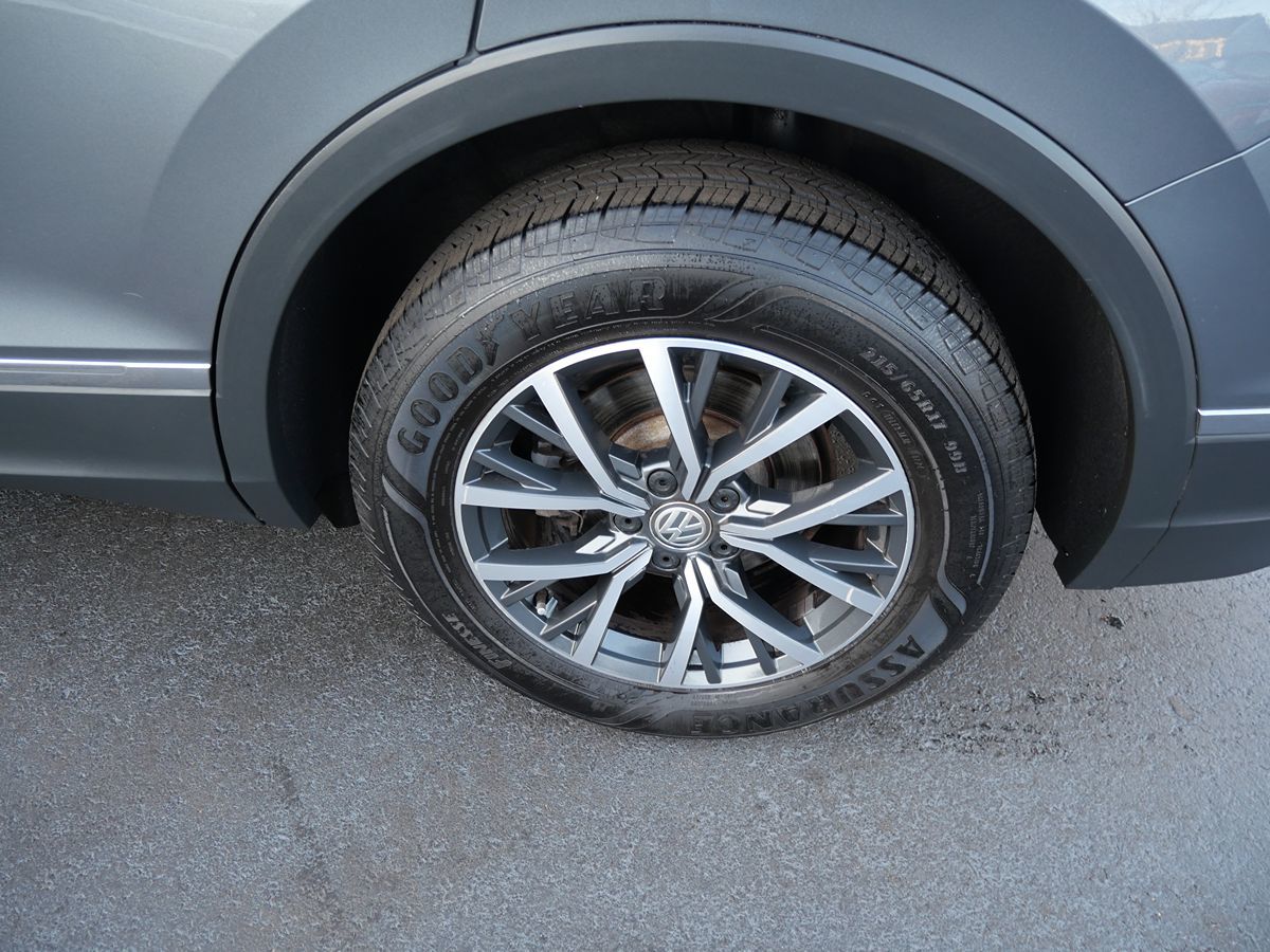 2020 Volkswagen Tiguan SE photo 2