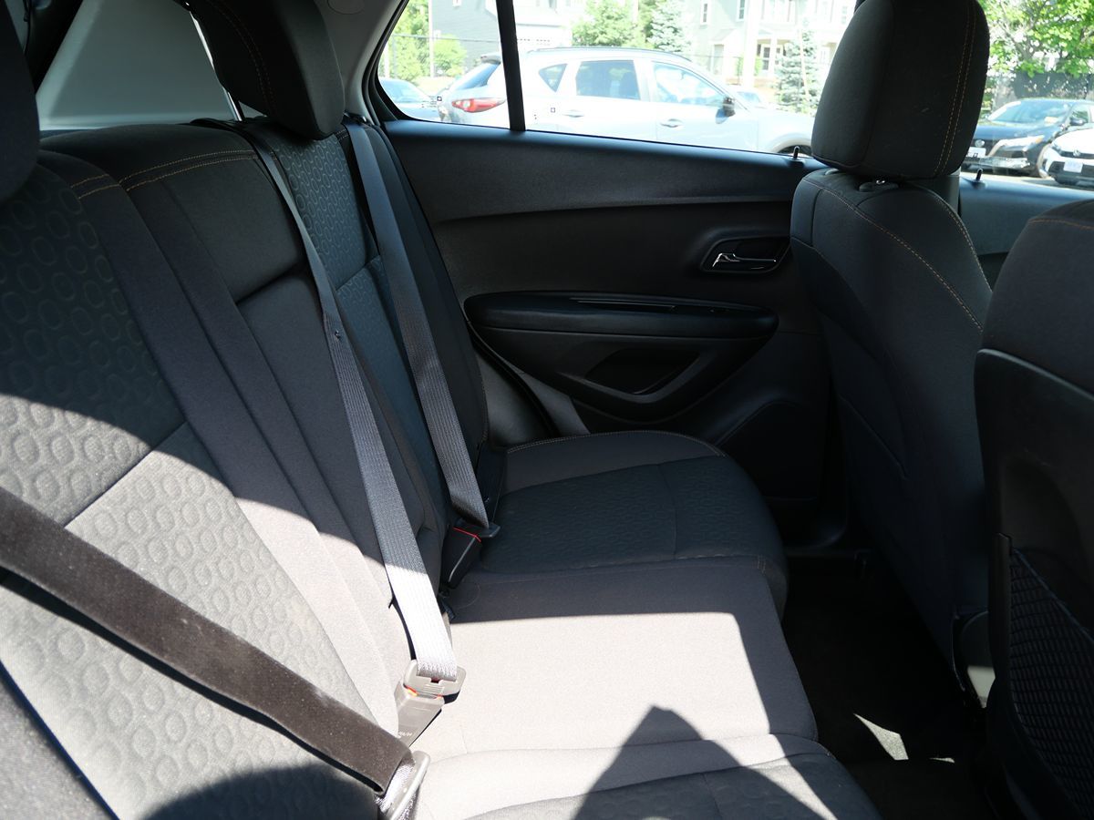2017 Chevrolet Trax LS - Photo 29