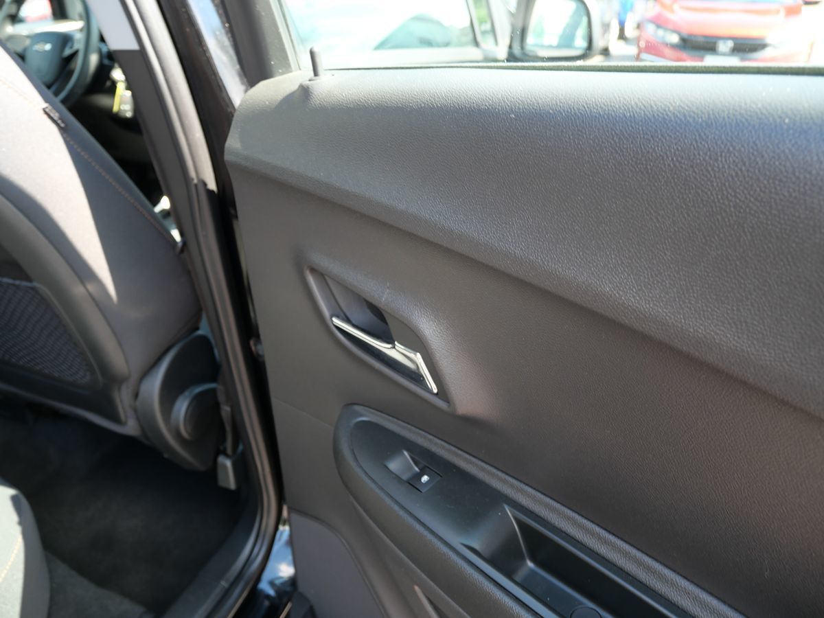 2017 Chevrolet Trax LS - Photo 32