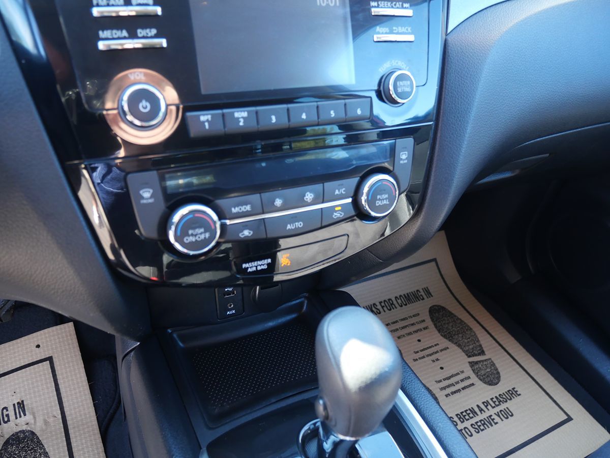 2015 Nissan Rogue SV - Photo 14