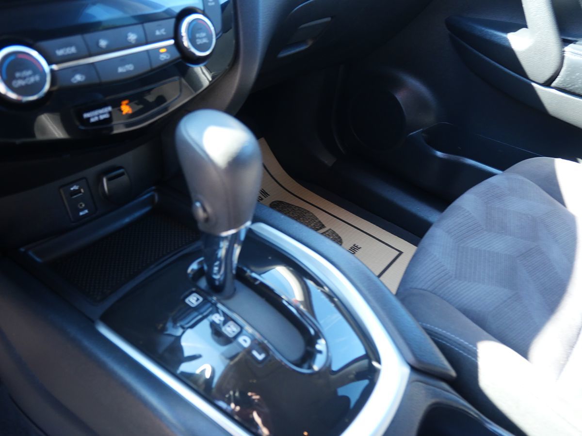 2015 Nissan Rogue SV - Photo 15