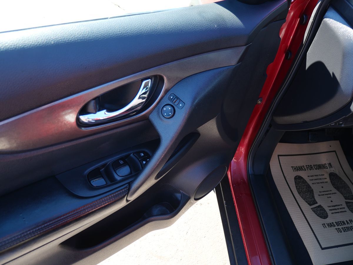 2015 Nissan Rogue SV - Photo 17