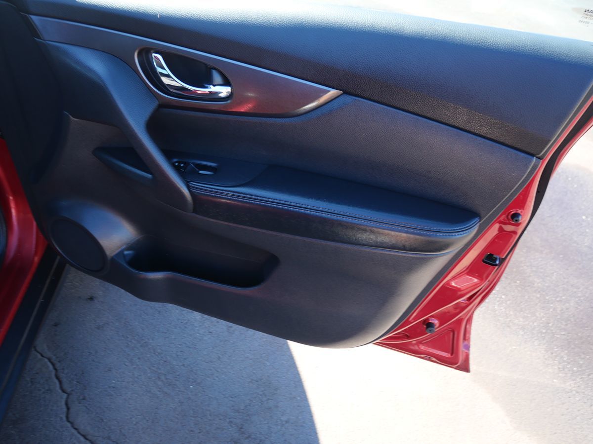 2015 Nissan Rogue SV - Photo 33