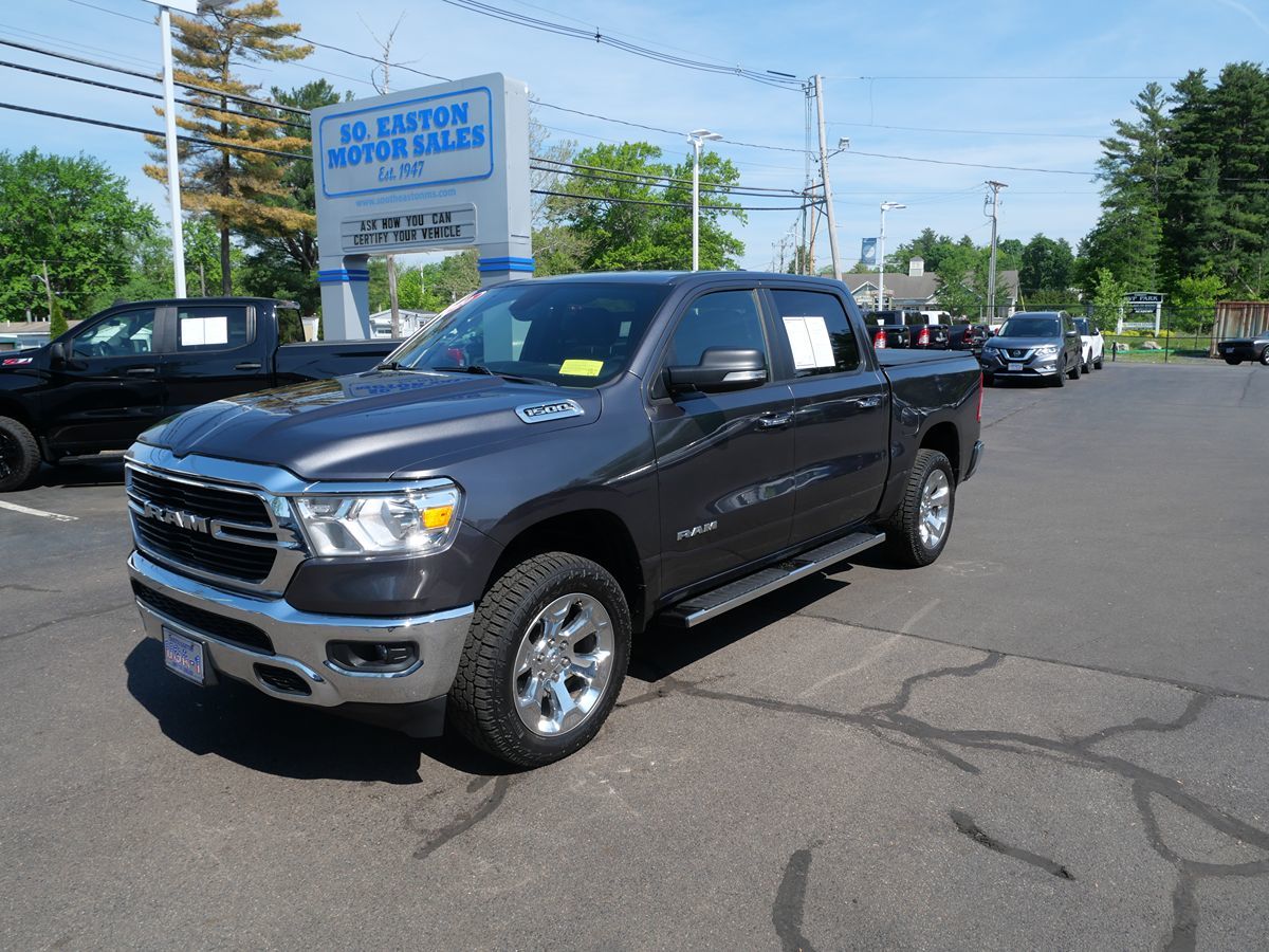 2020 RAM 1500 Big Horn/Lone Star 4x4 Crew Cab 5'7's photo