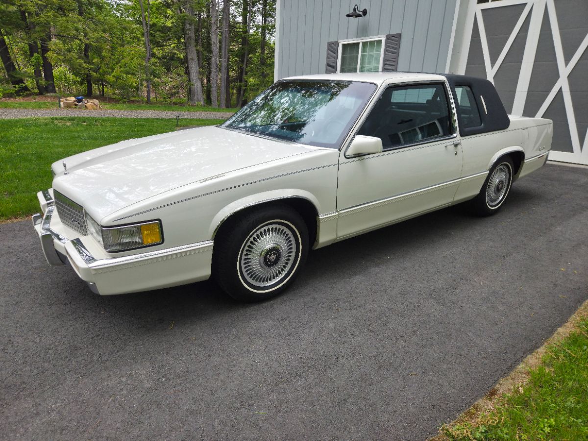 1990 Cadillac DeVille's photo