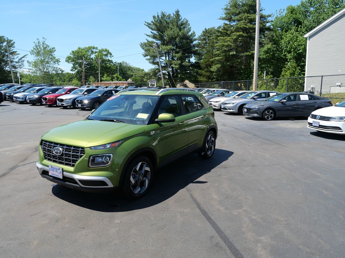 2024 Hyundai Venue SEL IVT's photo