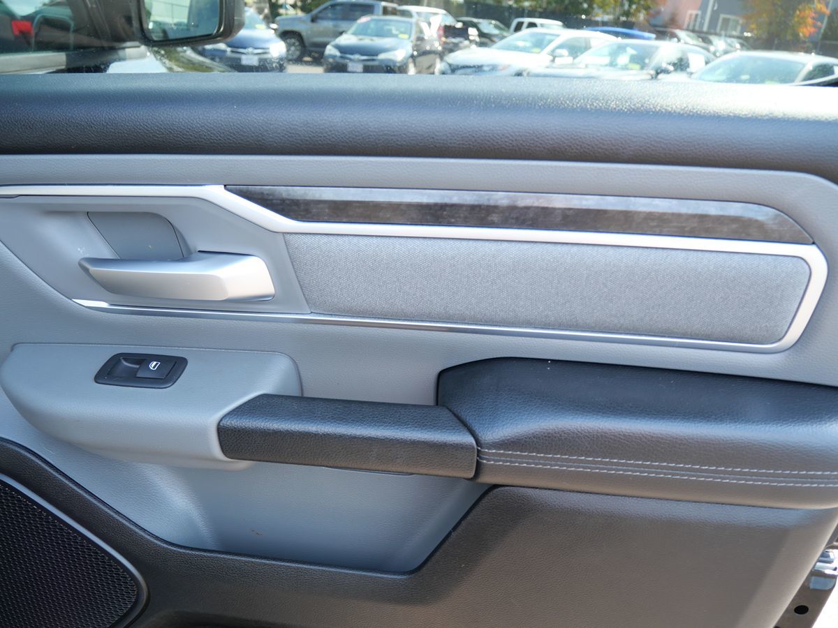 Photo 27 of this Ram 1500