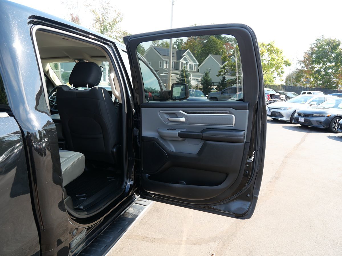 Photo 28 of this Ram 1500