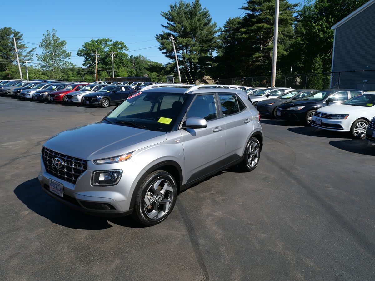 2023 Hyundai Venue SEL IVT's photo